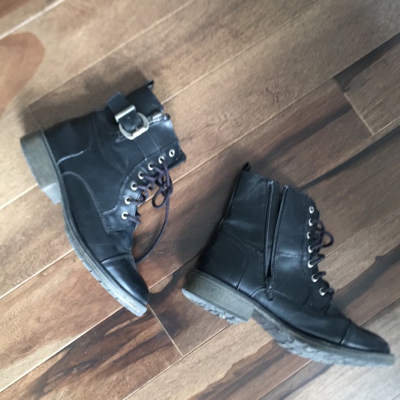 combat boots size 4